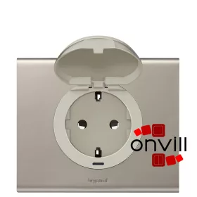   Legrand Céliane 2P+F csatlakozóaljzat burkolat, csapófedeles, titán, Legrand 068440