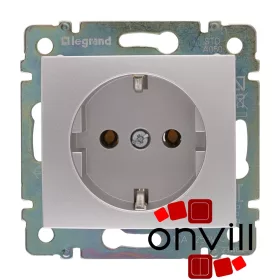   Legrand 770120, Valena 2P+F Csatlakozóaljzat Biztonsági Zsalu Nélkül, Csavaros Vezetékbekötéssel, Alumínium