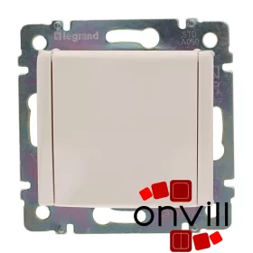   Legrand 774322, Valena 2P+F Csatlakozóaljzat Biztonsági Zsaluval, Csapófedéllel, Csavaros Vezetékbekötéssel, IP21, Elefántcsont