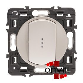   Legrand Céliane egypólusú kapcsoló jelzőfénnyel 10 AX, titánium CT067002JF-CS